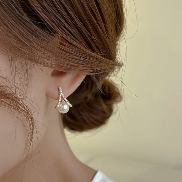 Elegant Rhinestone Teardrop Pearl Earrings - Picture 2 of 11